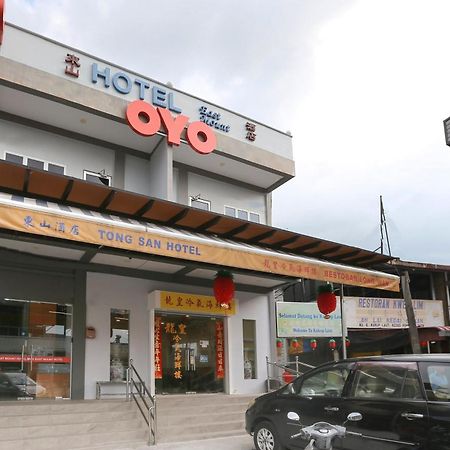 Oyo 89915 East Mount Hotel Kukup Exterior photo