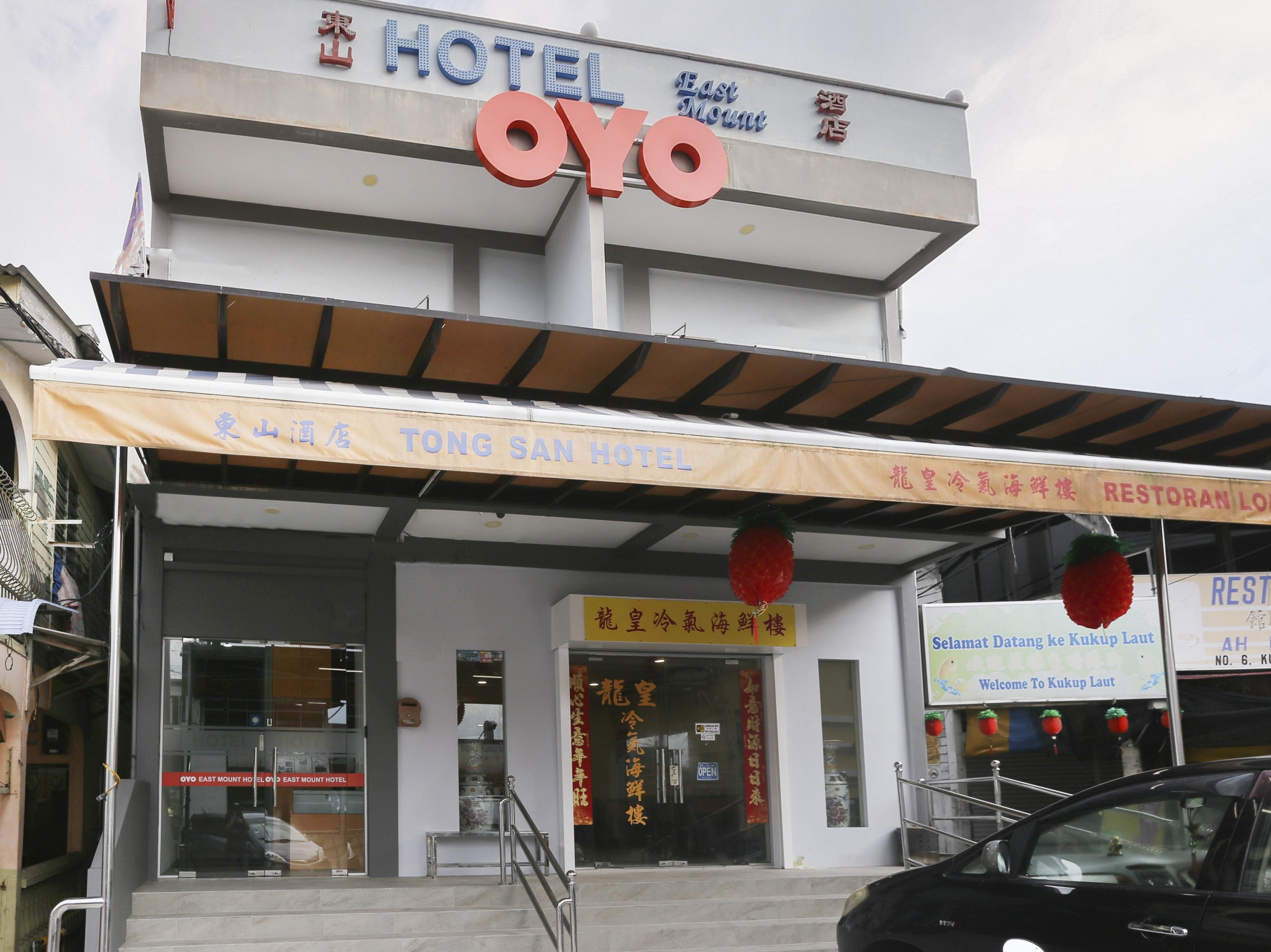 Oyo 89915 East Mount Hotel Kukup Exterior photo