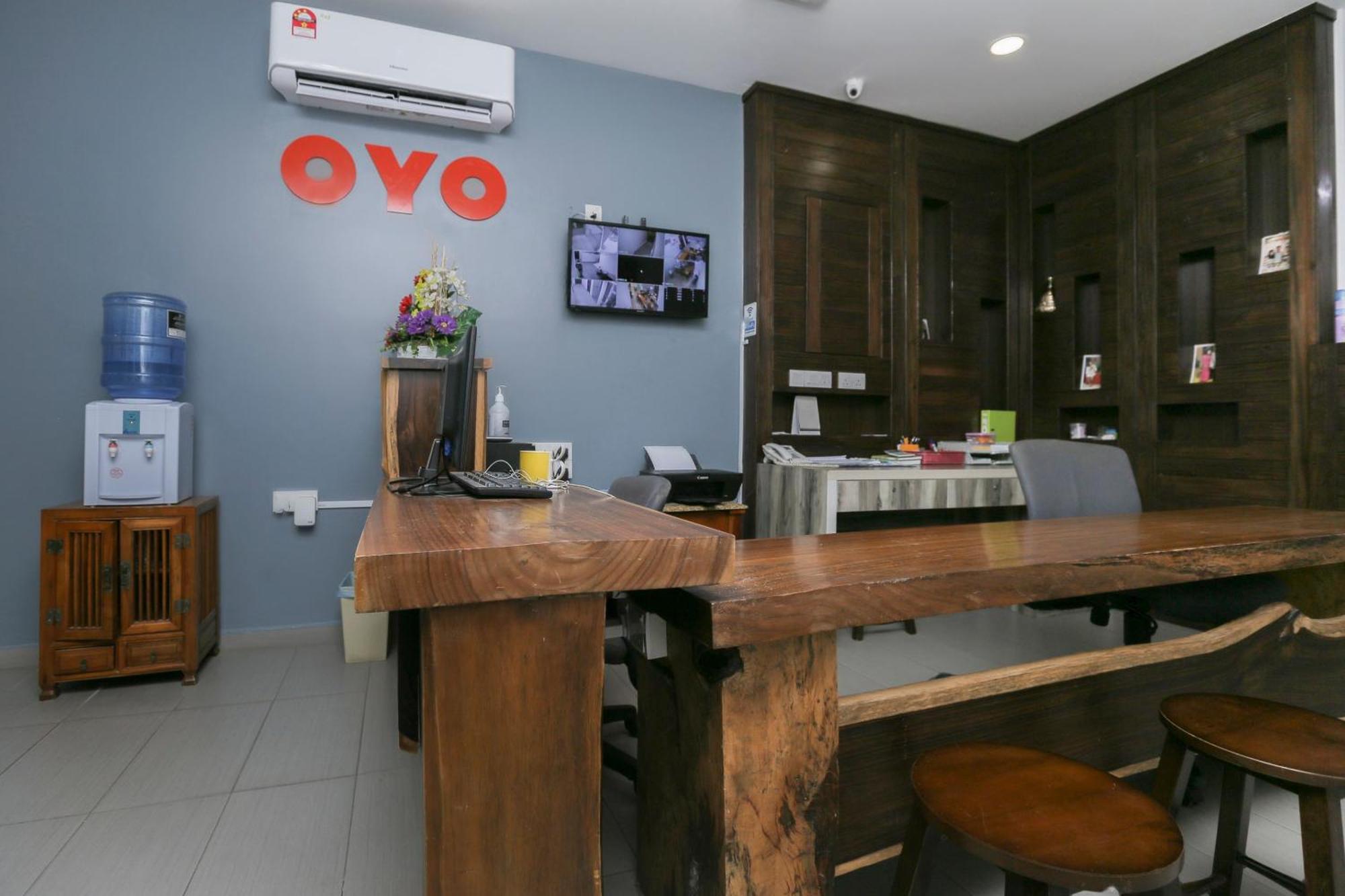 Oyo 89915 East Mount Hotel Kukup Exterior photo